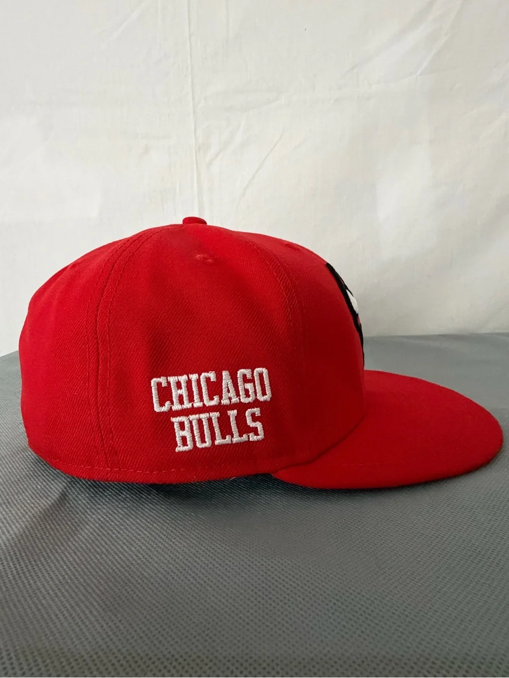 Chicago Bulls New Era 59Fifty Unisex Red Fitted Hat Cap 7 1/2 (B182)